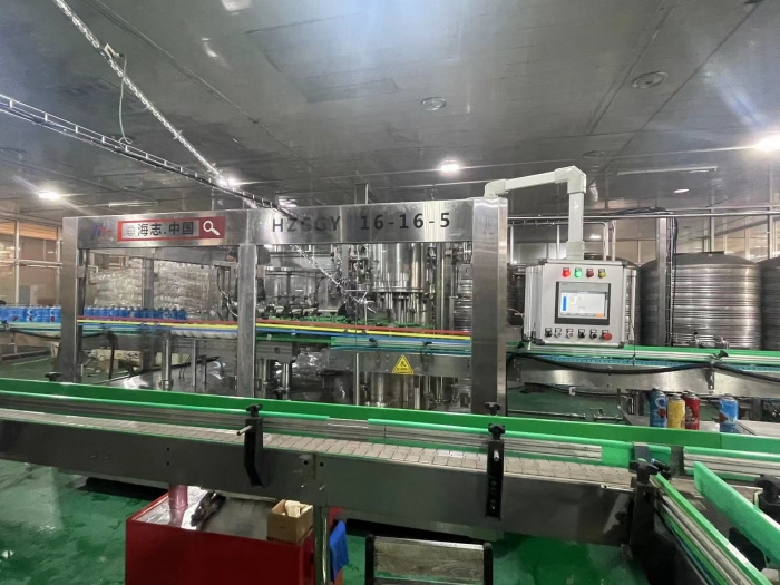 沖洗灌裝壓蓋三合一自動(dòng)灌裝線